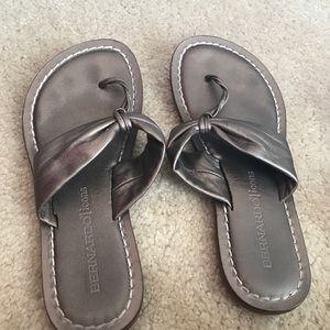 Summer flats in a metallic bronze color size 5.5